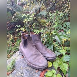 Well loved blundstones W9 M7